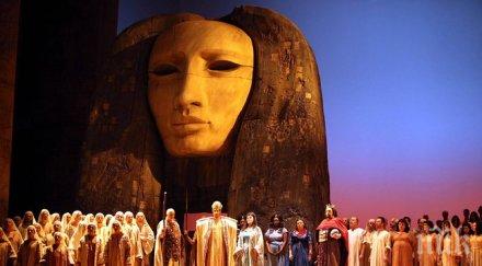 ндк дълго аплодира зрелищната аида