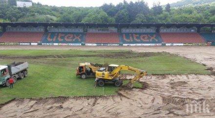 ремонтират ударно стадиона литекс