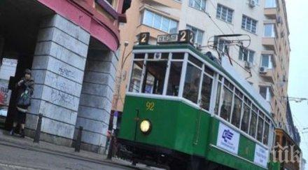 зловещо трамвай отряза краката едната ръка мъж влачи седем спирки