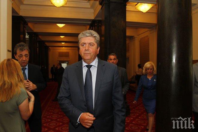 Лидерът на АБВ Георги Първанов пристигна в парламента