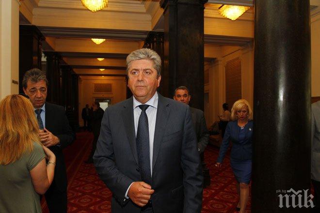 Лидерът на АБВ Георги Първанов пристигна в парламента