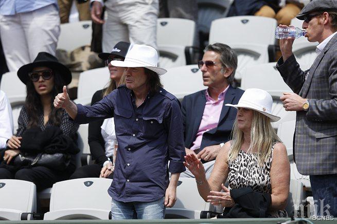 Ангъс Йънг куфее на мач на Федерер