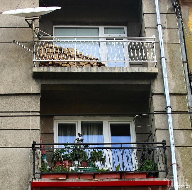 Част от балкон се откърти и рани преминаваща жена