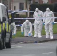 Бомба падна изпод колата на полицай в Белфаст