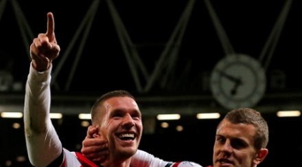 арсенал завърши годината разгром нюкасъл