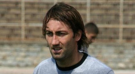 берое връща ахмед хикмет