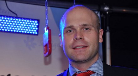 шведски депутат оттегля расистки скандал