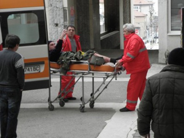 Ранен глиган разкъса крака на ловец