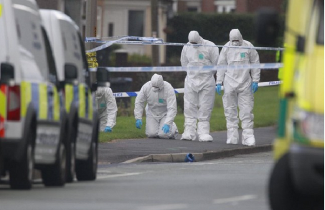 Бомба падна изпод колата на полицай в Белфаст