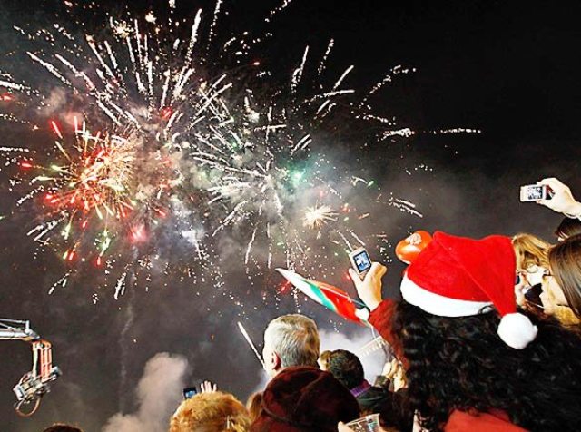 С концерти и карнавали по площадите посрещаме 2013 