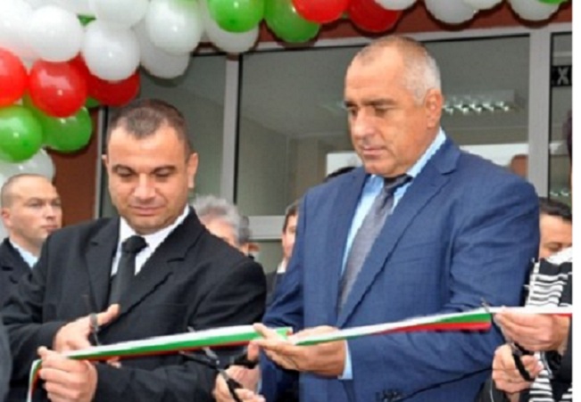 Кметът беглец: Партийното членство си е моя работа! 