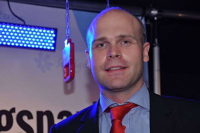 Шведски депутат се оттегля след расистки скандал