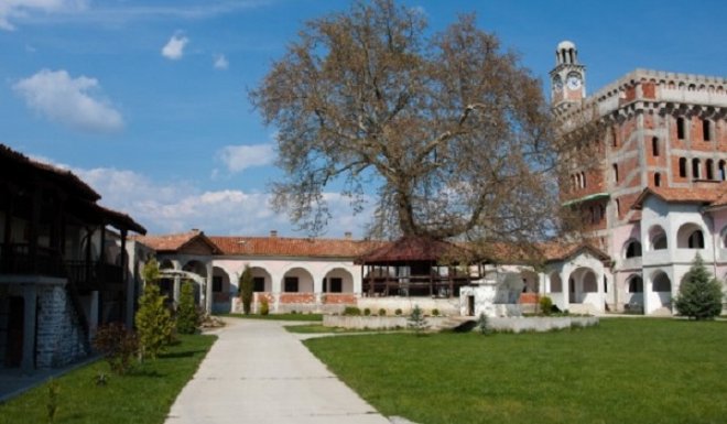 Попове искат от Бойко да спре дяволски сили край манастир