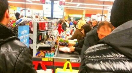 мъж напазарувал тръгнал без плати