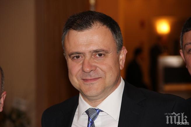 Александър Велев: Надежда Нейнски ще се изправи пред проблеми в Анкара