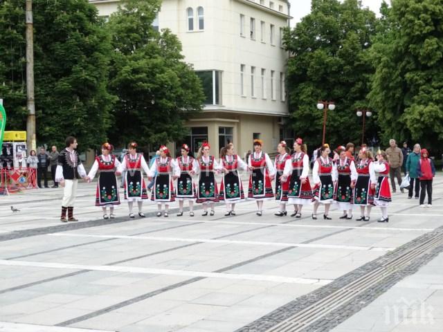 Второ фолклорно надиграване в Перник