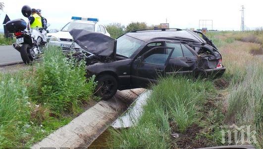 Джигитът, който се хвърли в канавка край Поморие, карал „Мерцедеса” си мъртвопиян (снимки)