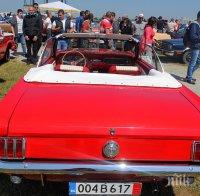 Уникални ретро автомобили дефилираха в Банкя