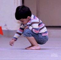 Това малко момченце започна да рисува на земята... След като завърши своята рисунка? Фантастично!