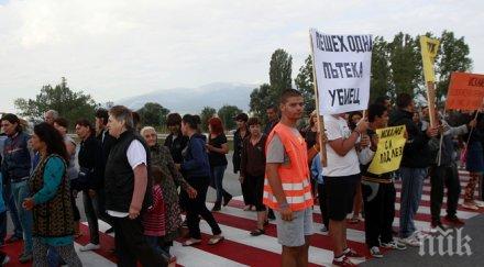 десетки легнаха паважа войната пътищата