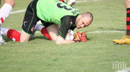 първият напуснал цска ясен