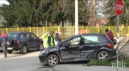 кошмар пътя шофьор спря стоп помете кола удари друга годишно момиченце пострада джигитът избяга