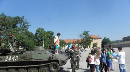деца играха войници благоевград