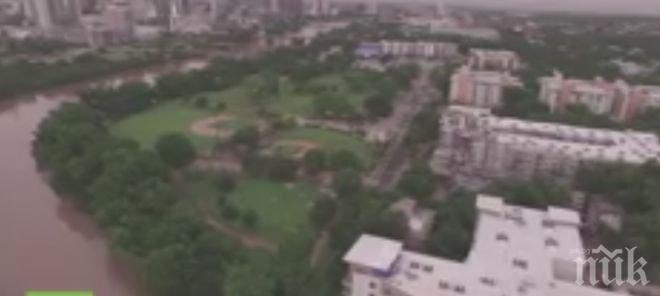 Барак Обама заповяда евакуация в Тексас, българите в ужас от бедствието