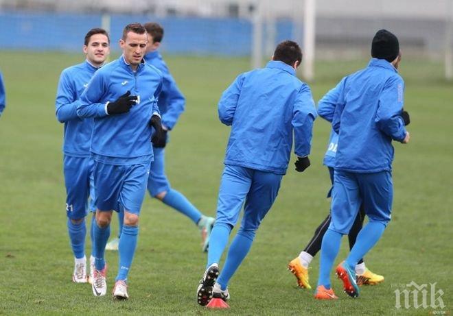 Левски се прибра в София без една дузина играчи