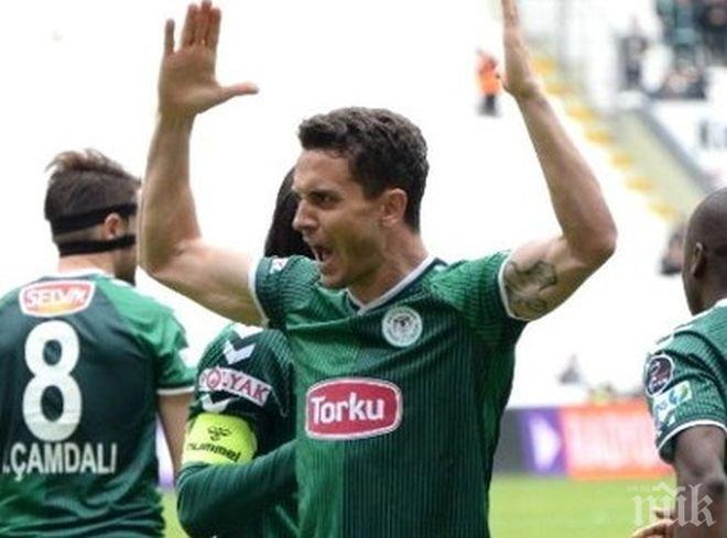 Димитър Рангелов получи червен картон, след като го фаулираха