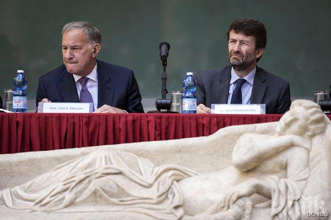 САЩ върнаха на Италия 25 откраднати артефакта