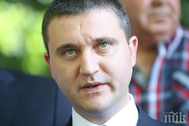 Горанов: Скоро ще видим дали Искров ще изпълни заявката си за оставка