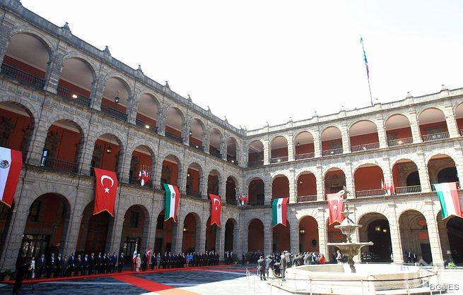 Ердоган: Подавам оставка, ако в двореца намерят златни тоалетни