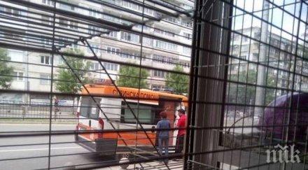 потрес ползват линейка спешна помощ возене мебели снимки