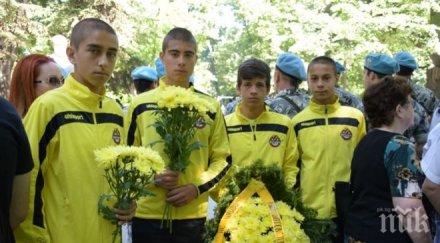 шефове футболисти фенове ботев почетоха паметта христо ботев