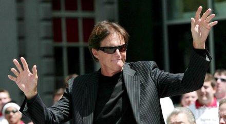 сменилият пола олимпийски шампион брус дженър блесна корицата венити феър