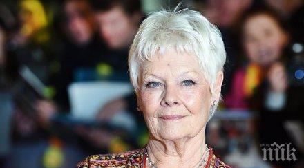 джуди денч снима гола