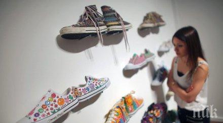 белите маратонки задължителни лято