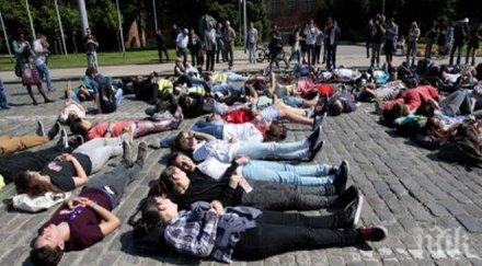 пик десетки легнаха паважа войната пътищата