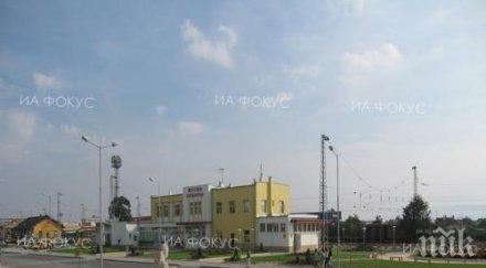 малки художници рисуваха казанлък