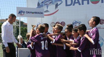 димитър бербатов връчи приза данониада 2015 децата ботев пловдив