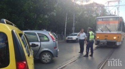 такси лек автомобил сблъскаха столицата ранени