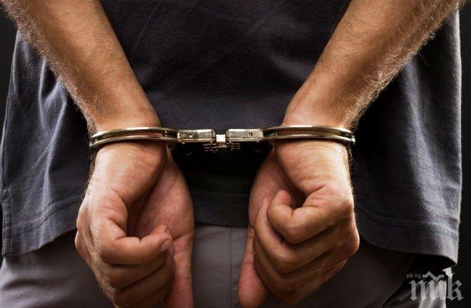 Трима са задържани при полицейска акция в Казанлък