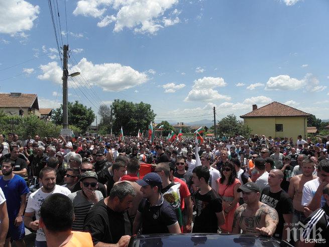 Митингът в Гърмен приключи, напрежението остава