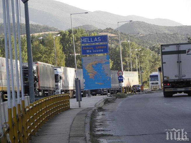 Технически проблем спря обработката на товарния трафик по границите