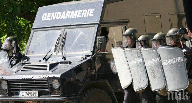 Още четири автомобила на жандармерията пътуват за Гърмен 