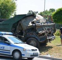 Зверска катастрофа във Варна! Камион се преобърна близо до 
