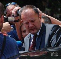 ИЗВЪНРЕДНО в ПИК! Миков чертае нови опорни точки срещу неудобните! Шефът на БСП с таен план да замете следите за подкупа! 