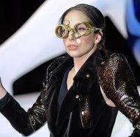 Лейди Гага потроши 2000 евро за сръбски стриптизьорки