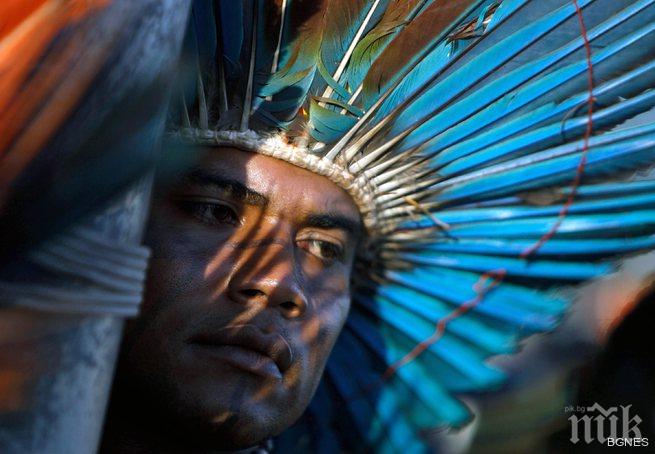 Американски младеж ще сe дипломира с пера на главата